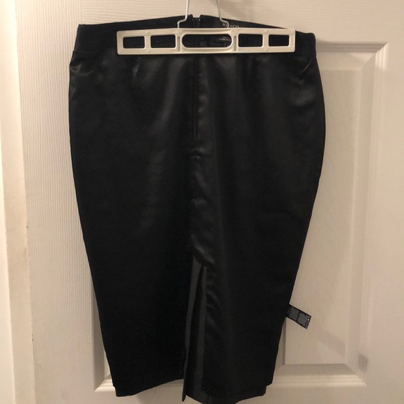 RW&CO Pencil Skirt Ava-25” - Picture 8 of 8